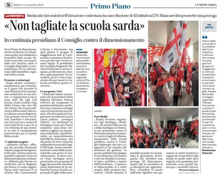 Oggi su L&#039;Unione. Non tagliate la scuola sarda. In centinaia presidiano il Consiglio contro il dimensionamento